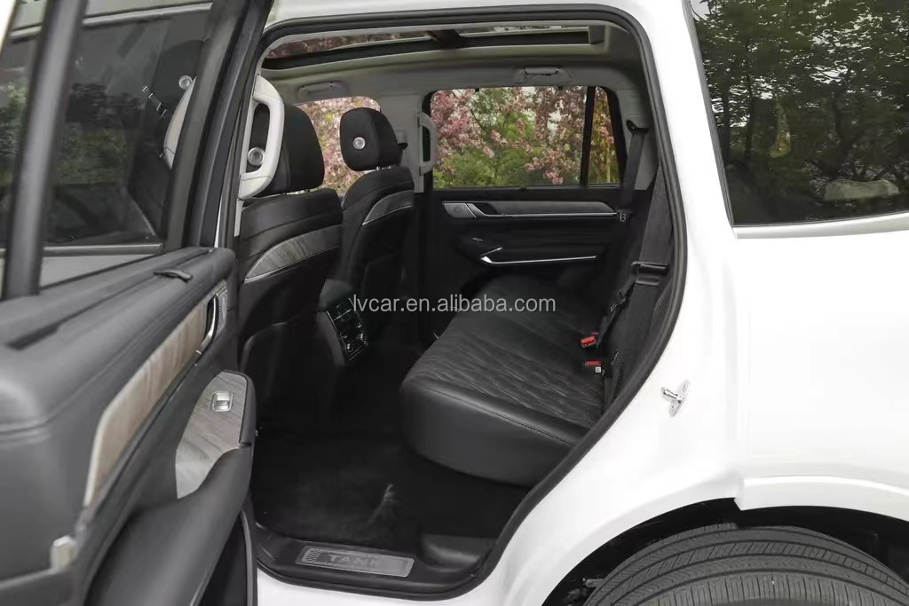 Tank500 Chinese Great Wall 4WD Gasoline SUV Left Hand Drive 4 Airbags Spacious Interior