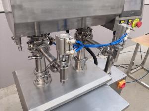 China High Safety PLC Automatic Bottle Filling Machine AC220V Power Supply on sale