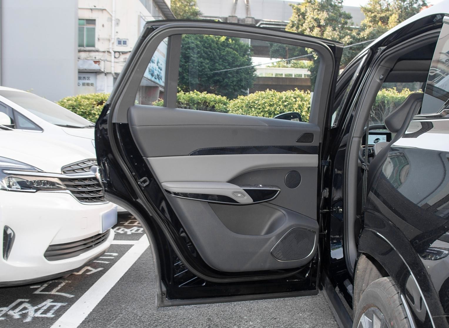 1950mm Width Hongqi Electric Energy Car 2025 Luxury Electric Car