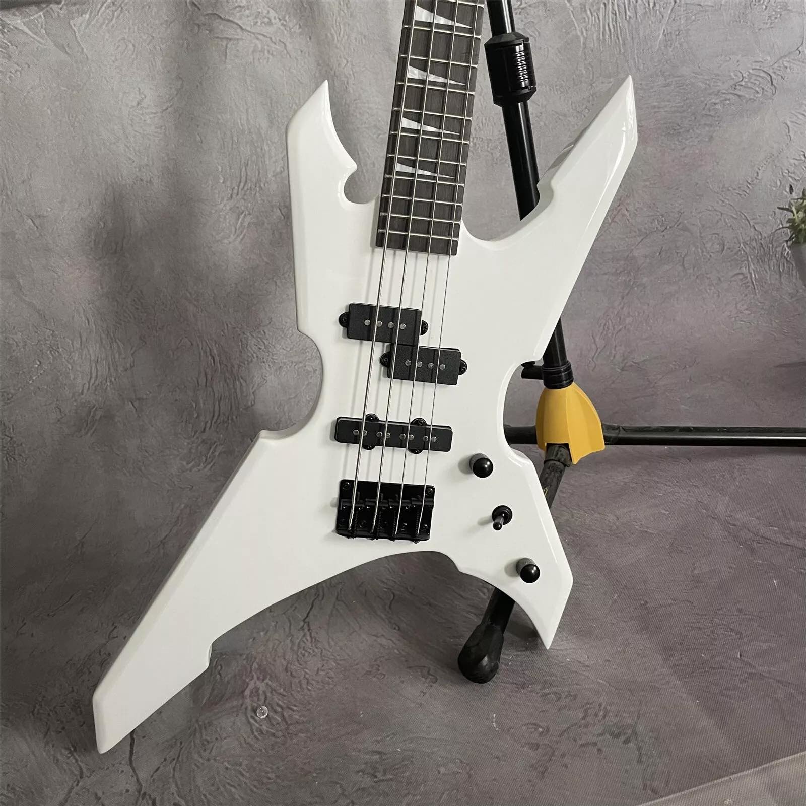 Custom 4 Strings Warrior Special Body Electric Bass with Basswood Body Maple Neck