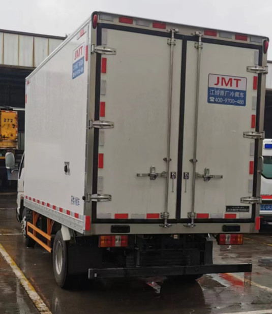 Jiangling Cargo Van Refrigeration Diesel Rear Drive 4×2 Manual Transmission