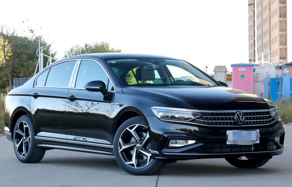 Volkswagen Magotan 2023 2 Million Commemorative Edition 330TSI DSG 4 Door 5 Seats Sedan Car