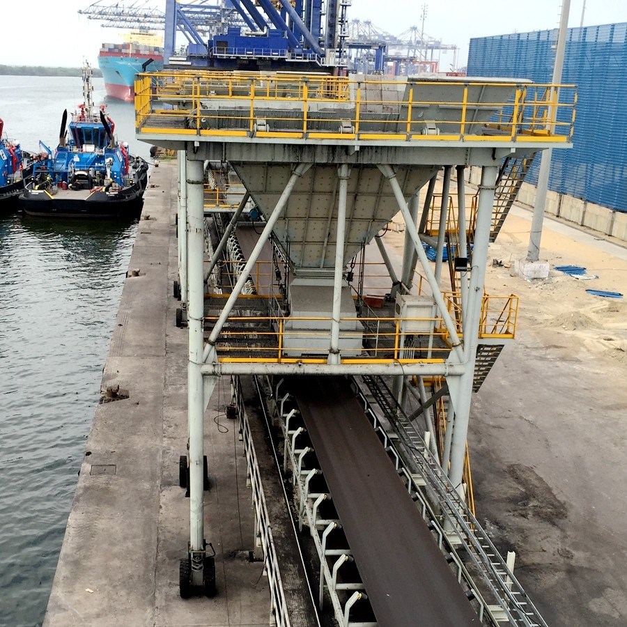 mobile portable Hopper for port discharging bulk materials