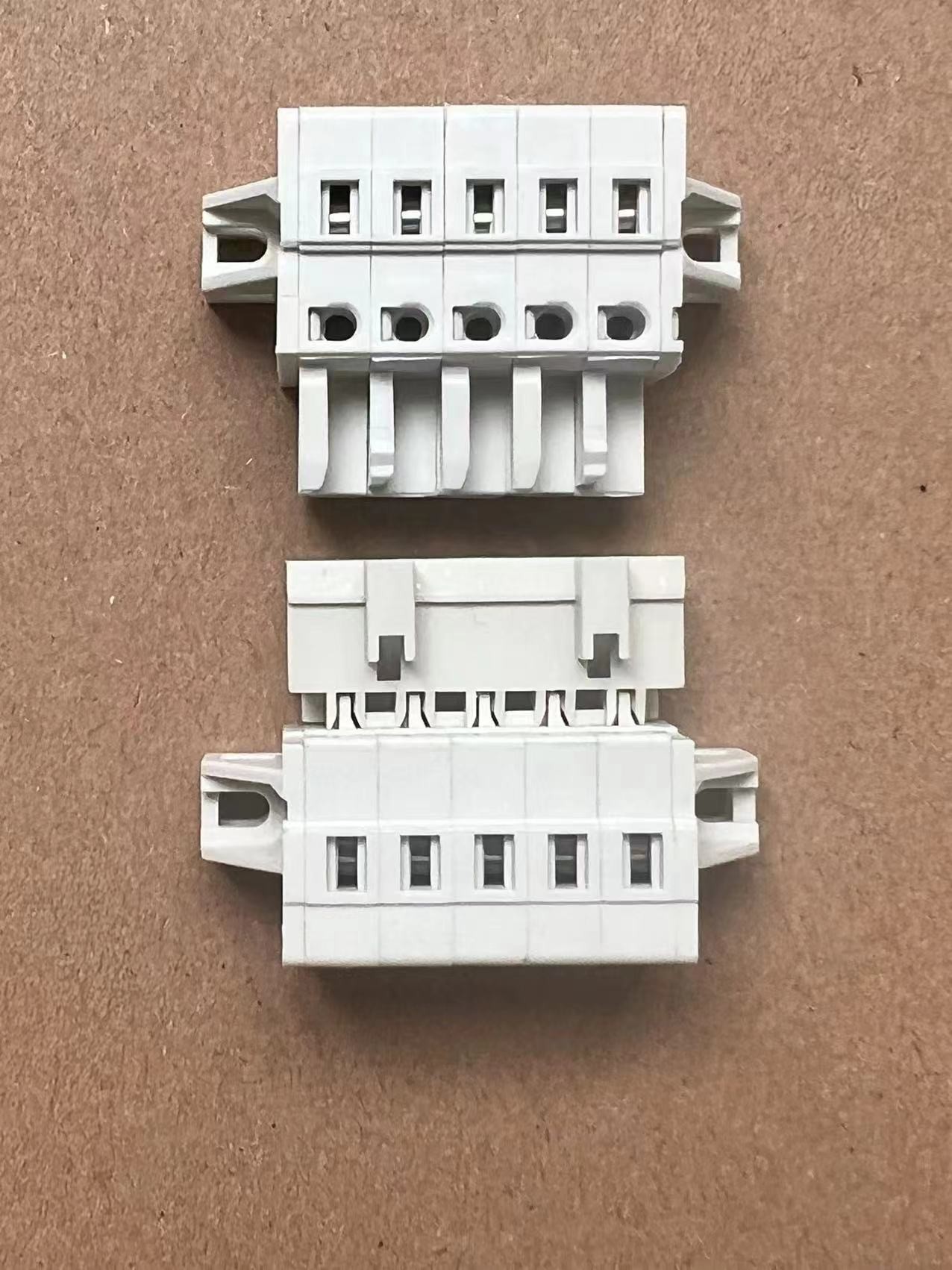 LED Light Connectors Insert Type 15A Rated Current 300V Rated Voltage White Connectors