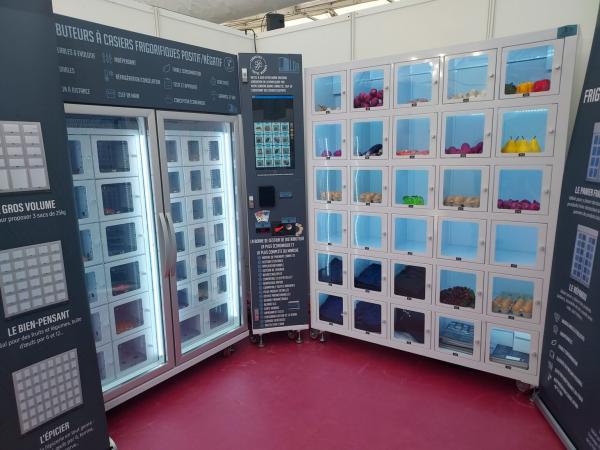 Black Farm Products Vending Machine With Shelf Life Management By Smart Vending