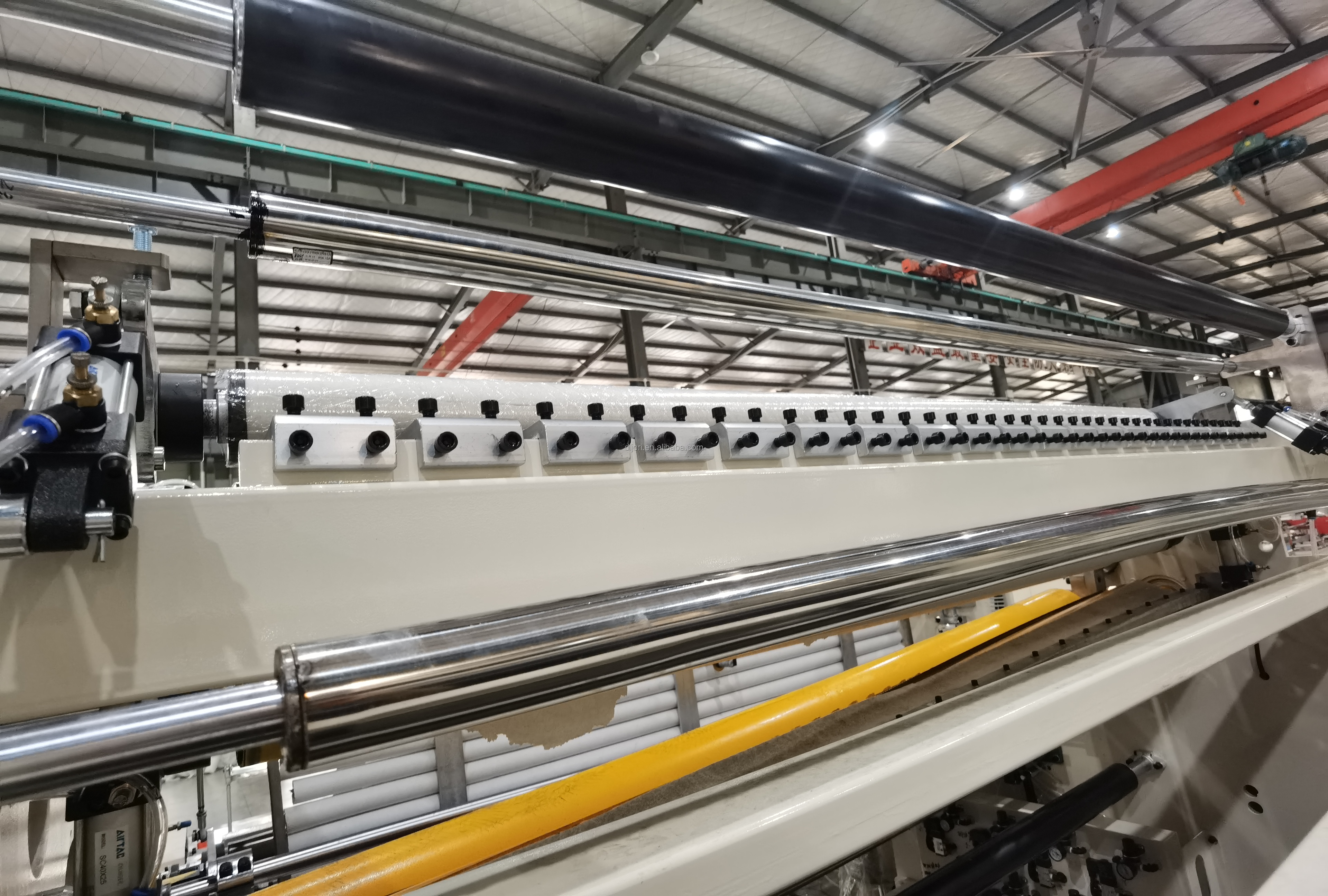PLC Controlled Glue Laminated Color Printing Paper Towel Cutting Making Machine Line