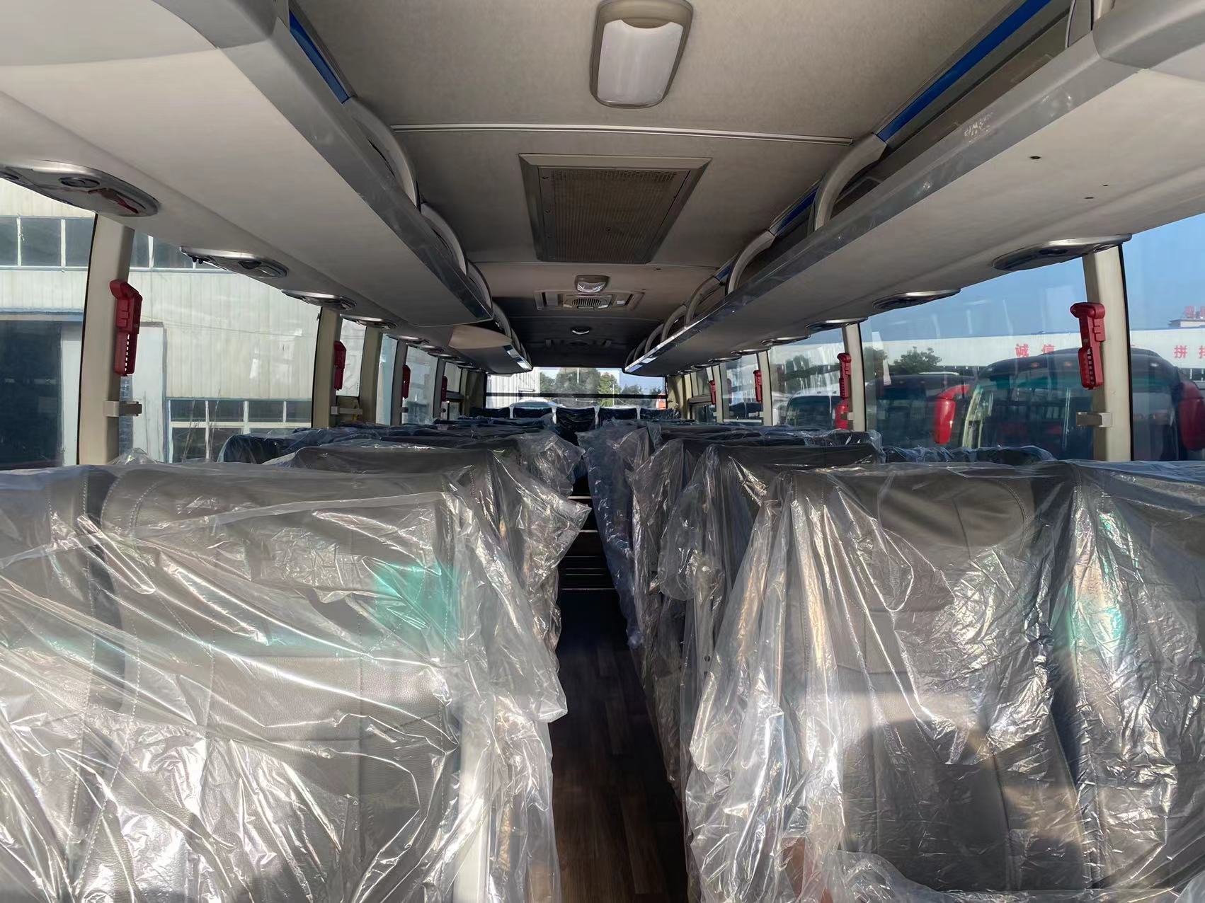 Top- ZK6110 Coach Bus with Euro 3 Emission Standard and 56000km Mileage Direct Sell