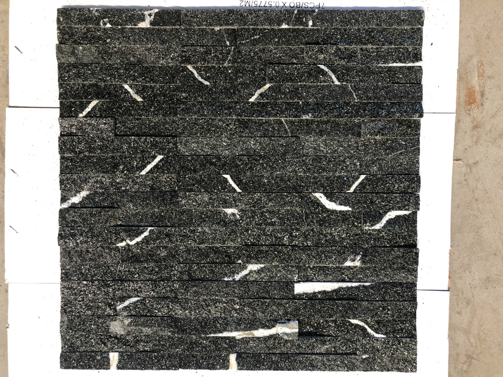 Lighting Black 1-1.5cm Thin Cultured Granite Stone Veneer Panels