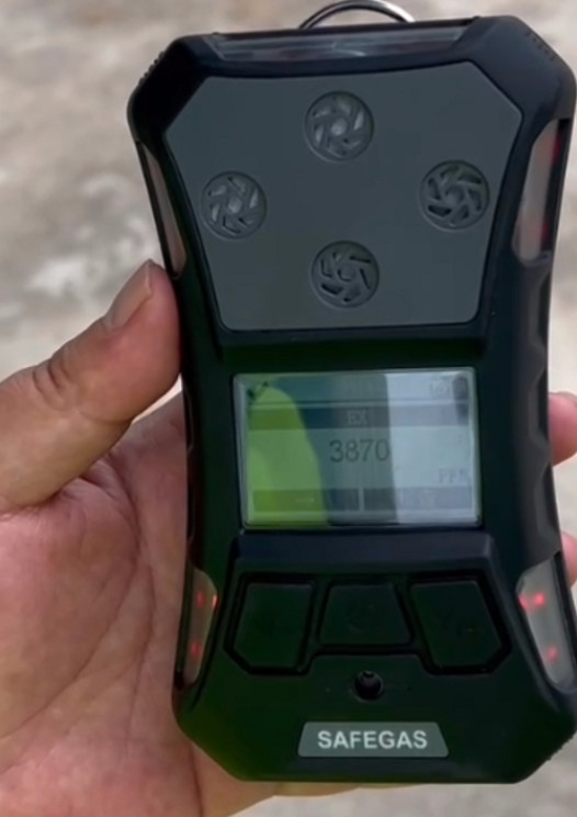 CO2 CO 0-2000ppm Portable Multigas Detector IECEX/ATEX/EMC Certified Built-In Pump For Industry