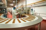 Chocolate Coating Cereal Bar Cutting Machine Almomds / Peanut / Sesame Candy Bar