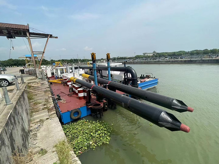 16kw Versatile Sand Mining Dredge With A Blue Color For Various Sand Extraction Needs