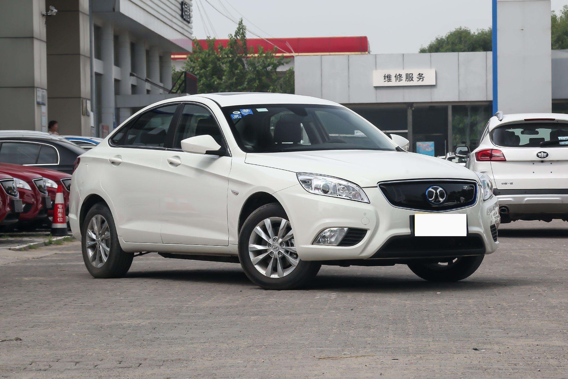 BAIC EU260 Sedan Electric Car New Energy Taxi Vehicles Used Four Wheel SUV