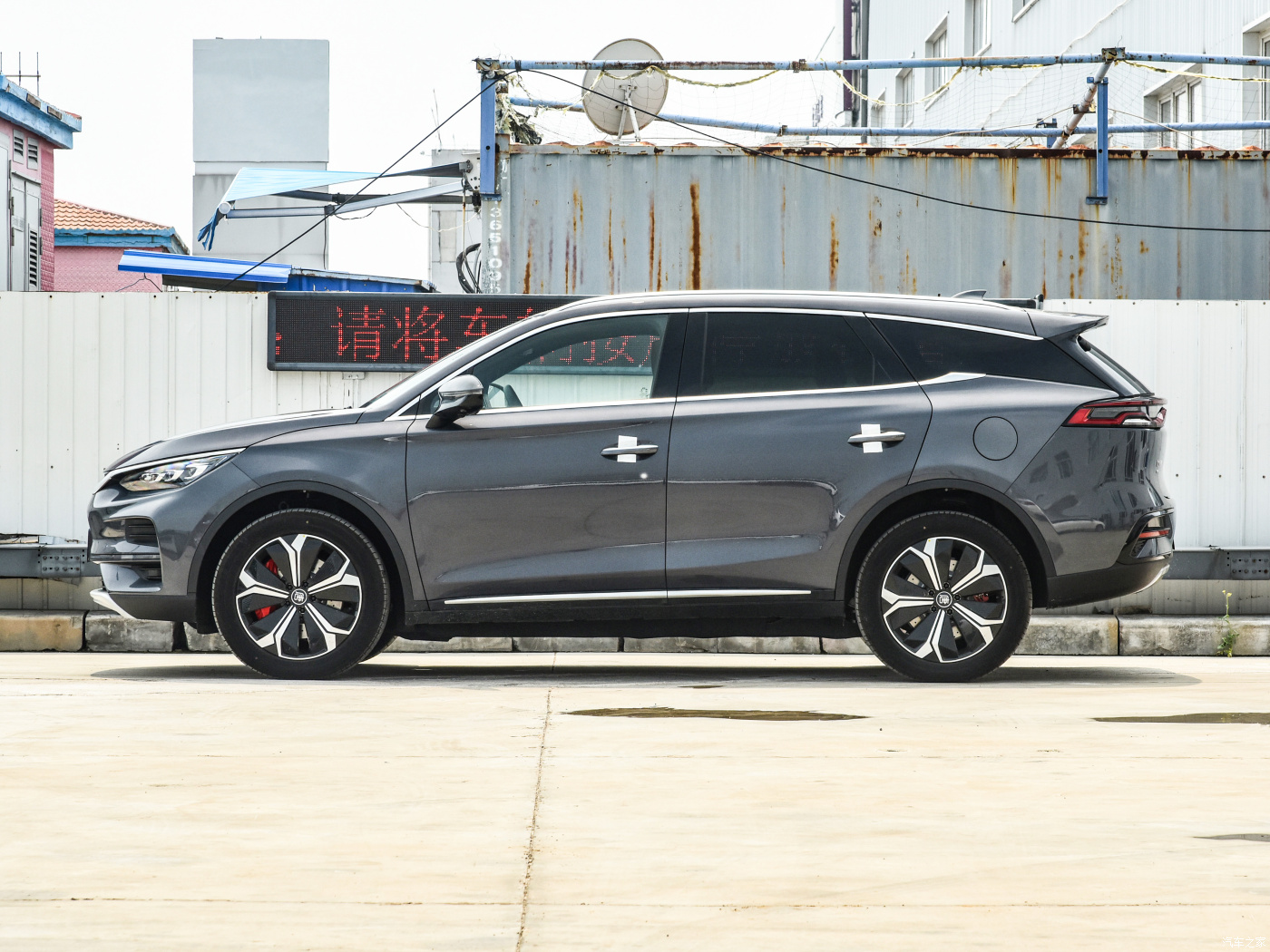 Byd Tang 2022 medium sized seven-seat SUV electric vehicle 730 km endurance hot new energy high-speed vehicle
