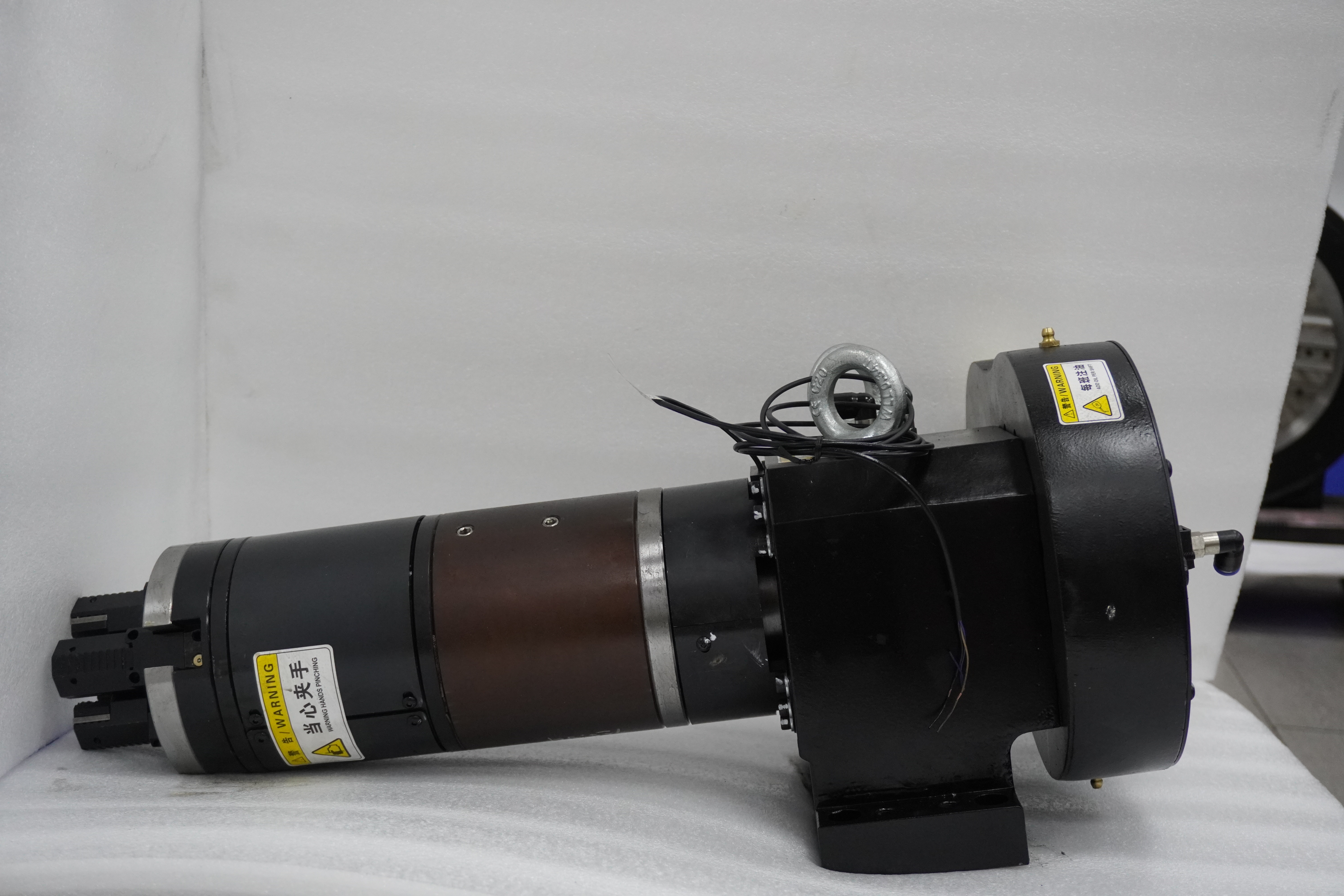 Four-Jaw Double-Action Pneumatic Precision Rotary Feeding Chuck R125s For Metal Processing  For Industrial Machinery Laser Cutting Chuck With Wide Clamping Range