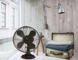 Wholesale Classic Metal Desk Fan Oil - Rubbed Bronze 3 Speed Wide Oscillation from china suppliers