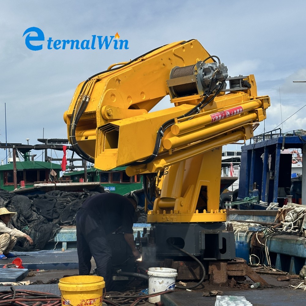 Control Stick Ship Crane With Capacity Up To 50 Tonnes Wireless Remote Control
