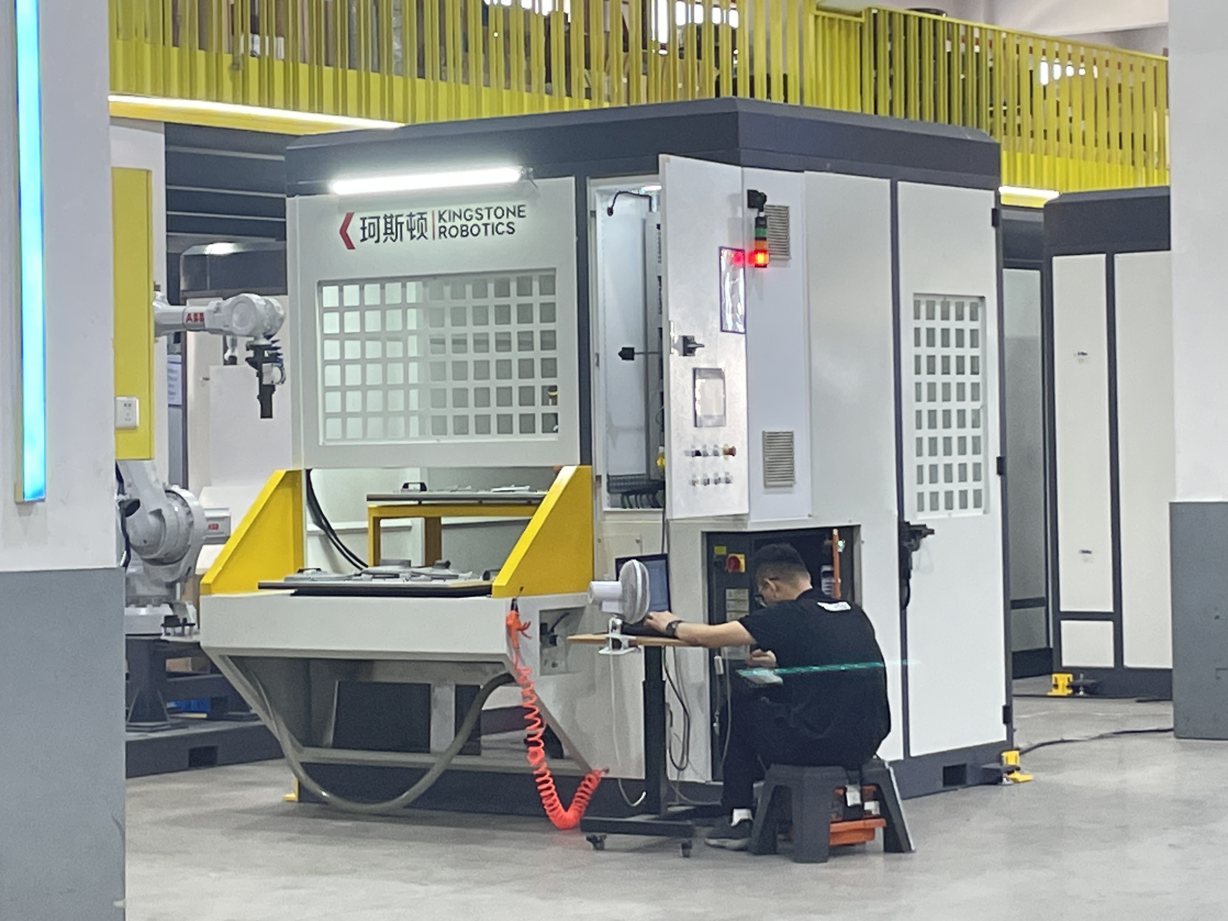Edge Rounding Robotic Deburring Polishing Machine Force Sensing For Car Axle