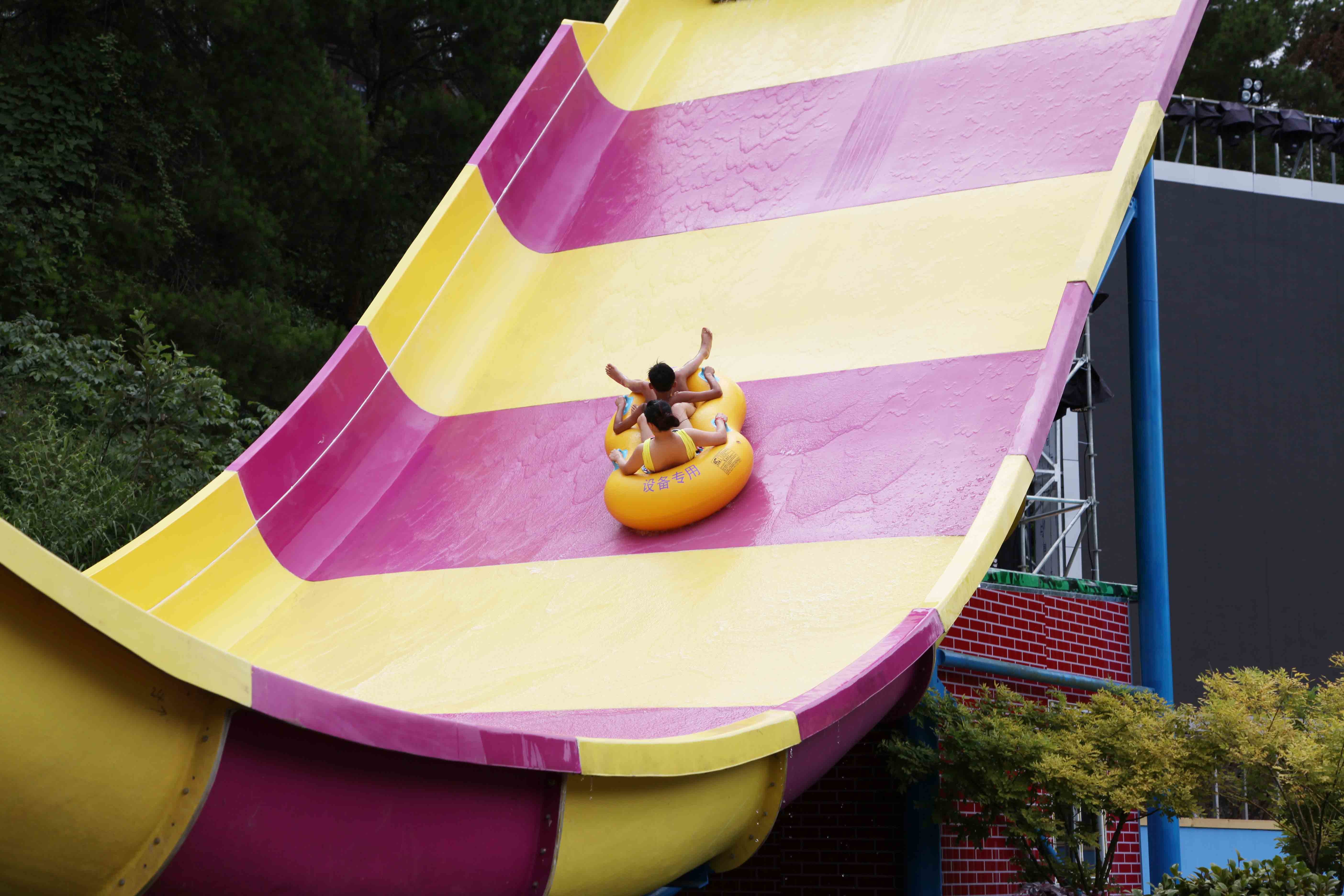 Large Aqua Park Equipment Exciting Swimming Pool Waterslides Ashland / DSM Resin