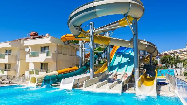 ODM Outdoor Commercial Playground Swimming Pool Fiberglass Water Slide for