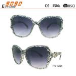 2017 hot sale style sunglasses with UV 400 protection lens ,made of plastic