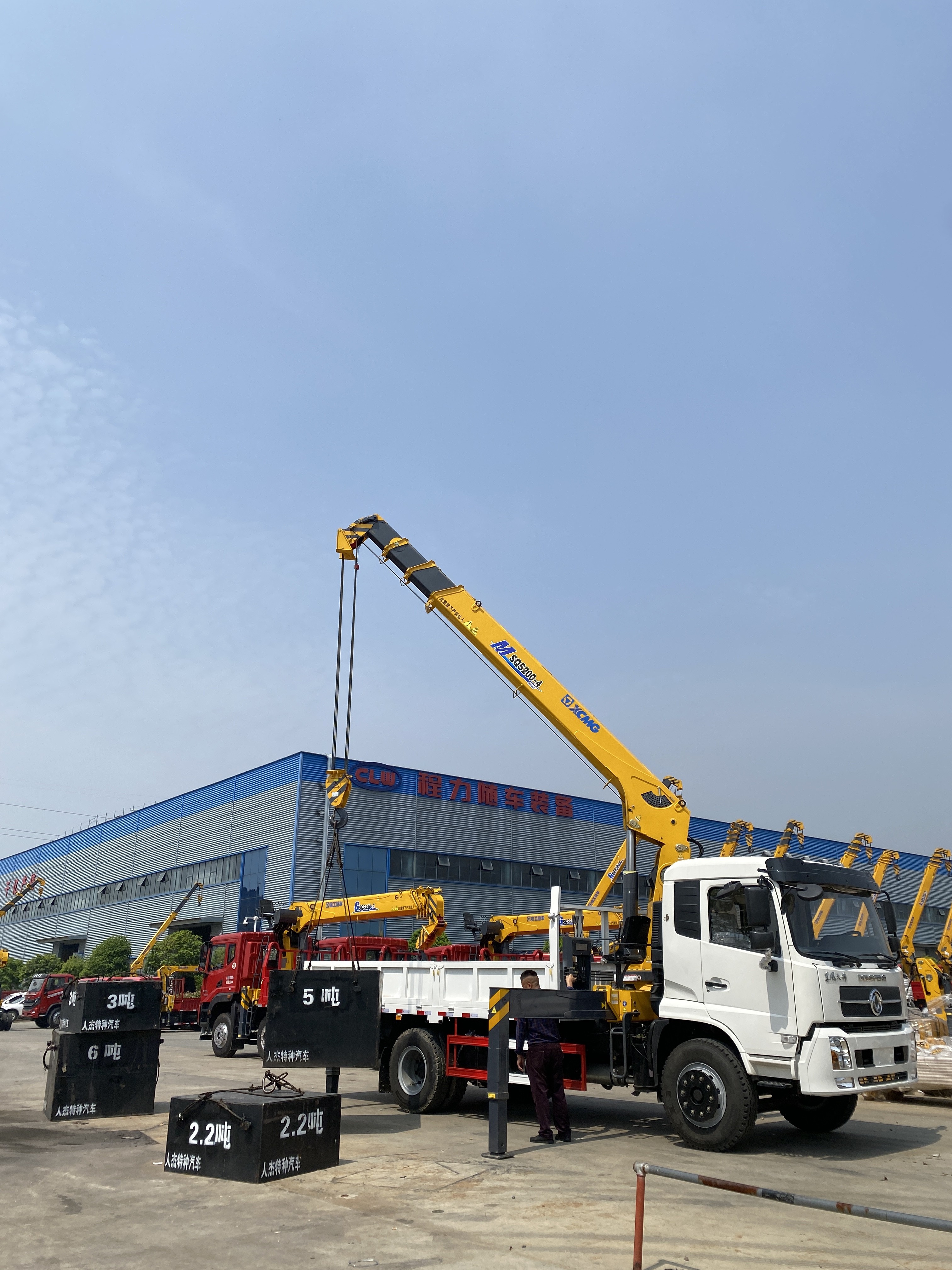 Howo 6.3 Ton Crane Truck Mounted Crane XCMG Boom truck with crane arm