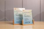 Modern 4*6 Inch Acrylic Sign Holder Clear Picture Photo Frames With Wood Base