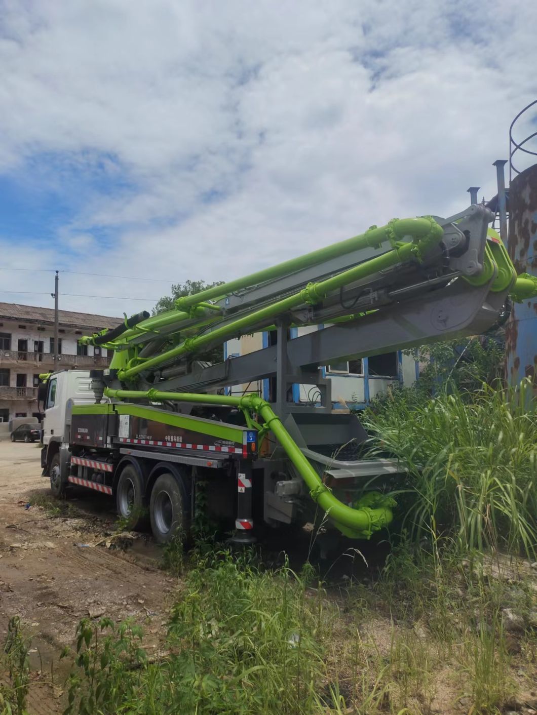 The Company Directly Sells The Used Zoomlion Concrete Pump Truck 38 Meters