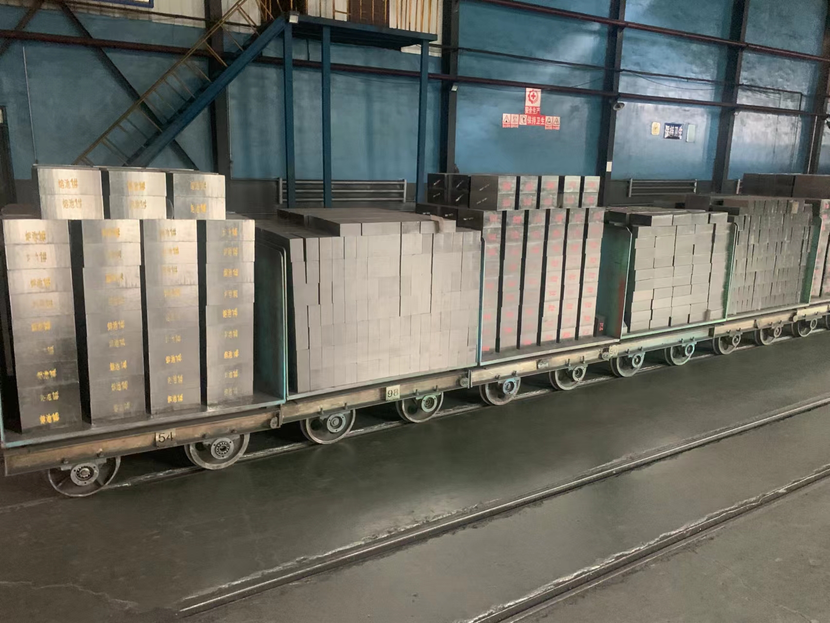 Boost Glass Production with Henan Hongtai's Sintered MZ and Fused DMZ Magnesia Bricks