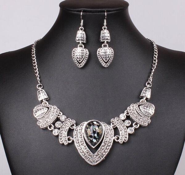 European and American Fan exaggerated necklace diamond jewelry inlaid glass