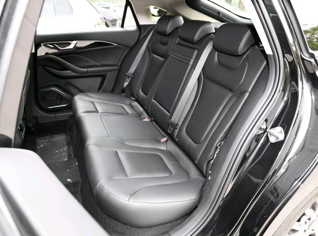 BESTUNE B70 2022 2.0T AUTO Premium Version Mid Sedan 95 # Gasoline 165kw