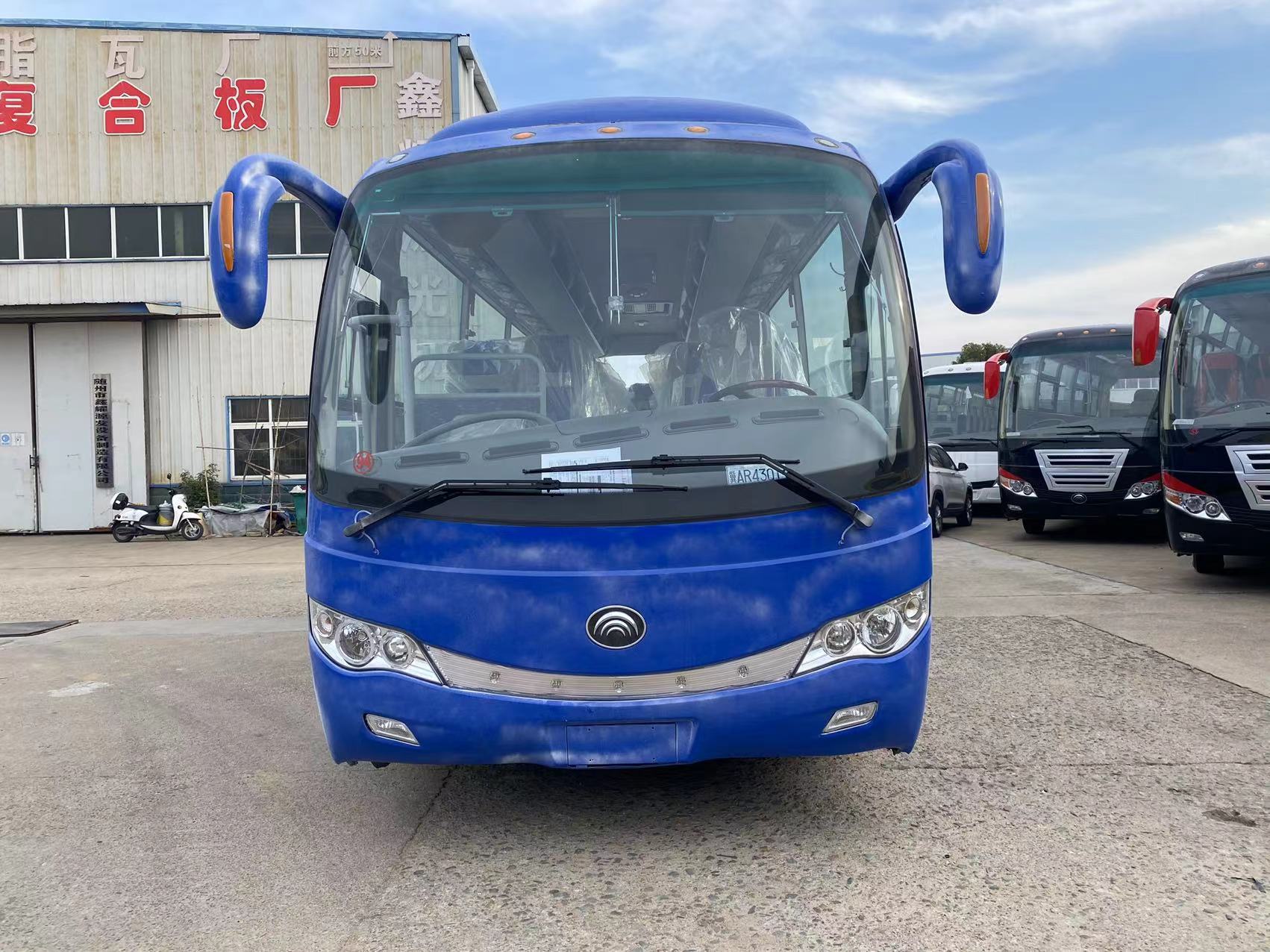 Used 35 Seats Coach Bus with Design Meeting Customer's Requirement