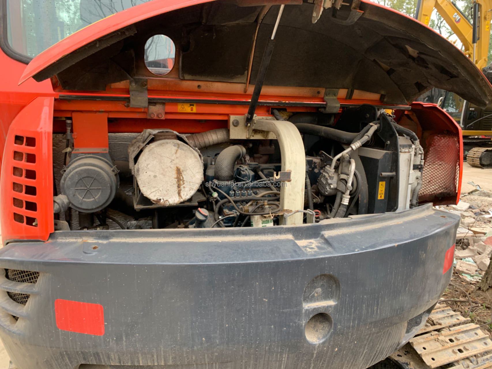 8000 KG Kubota185-3 Excavator with 0.35m3 Bucket Capacity and Mild Steel Construction
