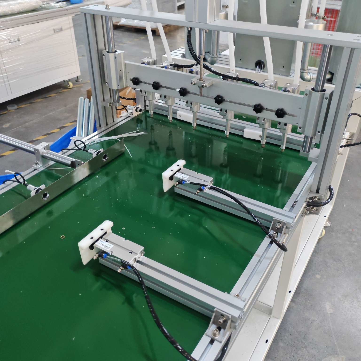 Six Heads Glue Dispensing Machine Automatic Robotic Adhesive Dispensing Systems 2000W