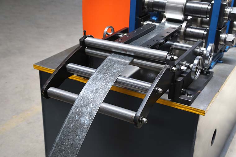Easy Operate Metal Stud And Track Roll Forming Machine For Multi Profiles 30-40m/Min