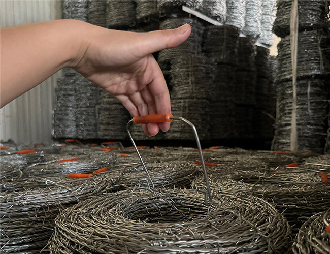 14gauge Single Strand Hot Dipped Galvanized Barbed Wire Coils