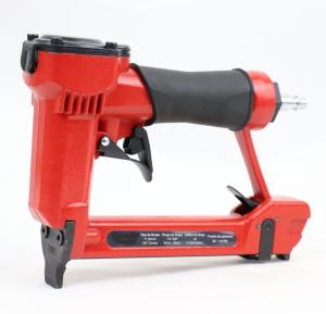 Wholesale Non-Customized 22gauge Pneumatic Staple Gun for Furniture Fixtures Upholstery 7116S from china suppliers