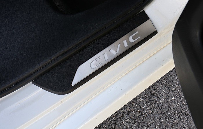 HONDA New CIVIC 2016 LED Light Side Door Sill Plates / Car Spare Parts