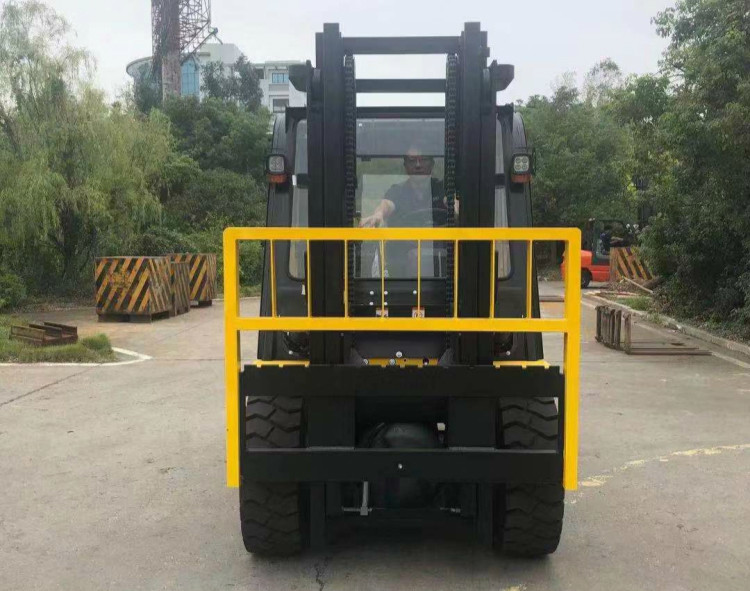 5000kg rated capacity diesel forklift truck with dual front tires