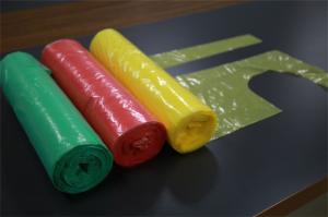 Wholesale Disposable Polythene Aprons Packing On Rolls For Beauty Salon / Home Cleaning from china suppliers