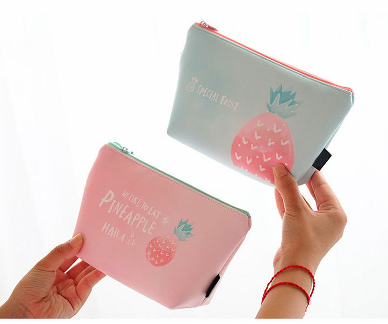 Eco Friendly Zipper Closure Pineapple PU Cosmetic Bag