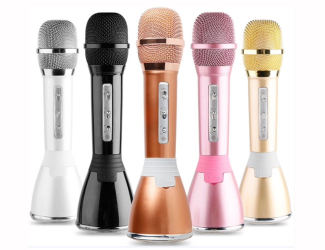 Pink Wireless Bluetooth KTV Microphone For Karaoke Player 1000mAh Battery Capacity