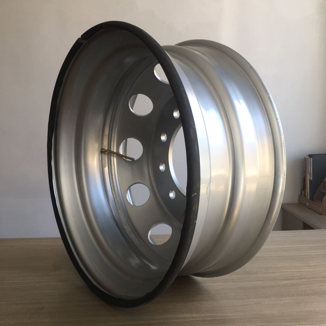 Truck Vacuum Steel Rims 8.25*22.5 With 11R22.5 Tires Load Car Truck With Wheels Trailer Steel Rims