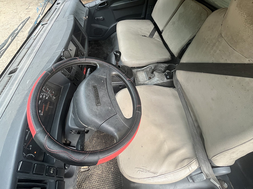 Diesel 110km/H Used Medium Duty Trucks Used Cargo Trucks for Freight Carriers