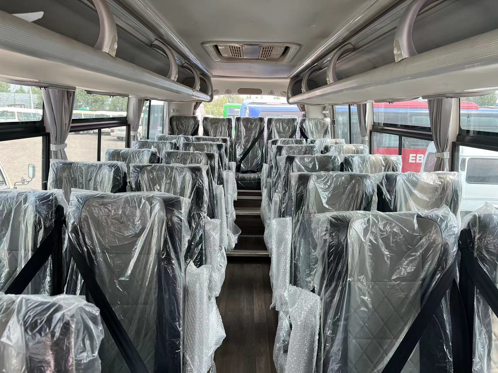 Refurbished 47 Seats Diesel Luxury Coach Bus with RHD and Engine Model YC6J245-30