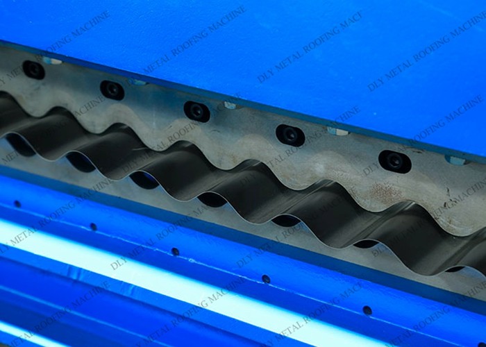 Automatic Control System Corrugated Roofing Machine 6000mm Roof Tile Roll Former