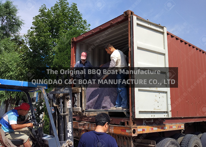 260cm Height 12 Adults 1550kgs Load Barbecue Boat