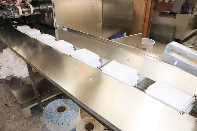 Cleaning Tissue Wet Wipes Packing Machine Filling 220V Automatic
