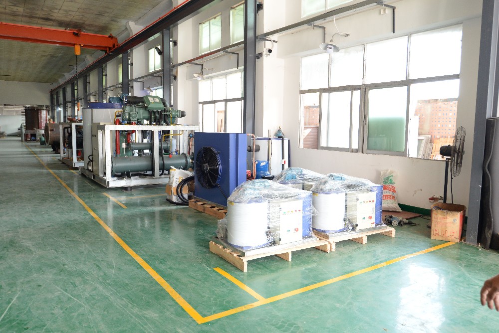 7.5KW Input Ice Block Crusher Machine Anti Corrosion Easy Cleaning And Maintenance
