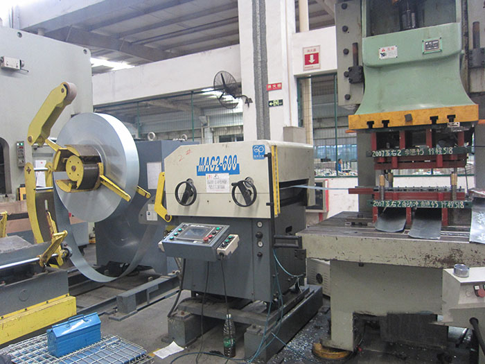 NC servo feeder