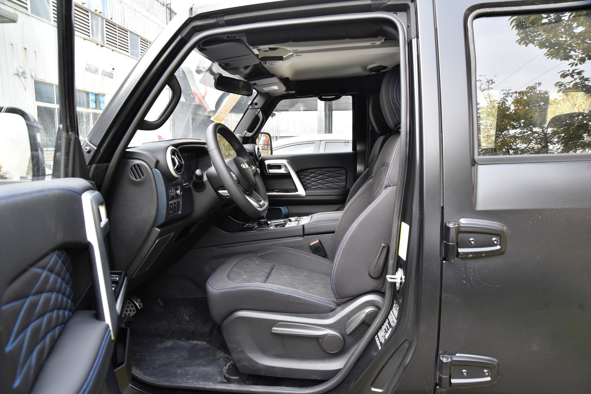 BJ40 Model 2.0T Automatic 4 Door 5 Seat Compact SUV Gasoline Vehicle 8 Speed